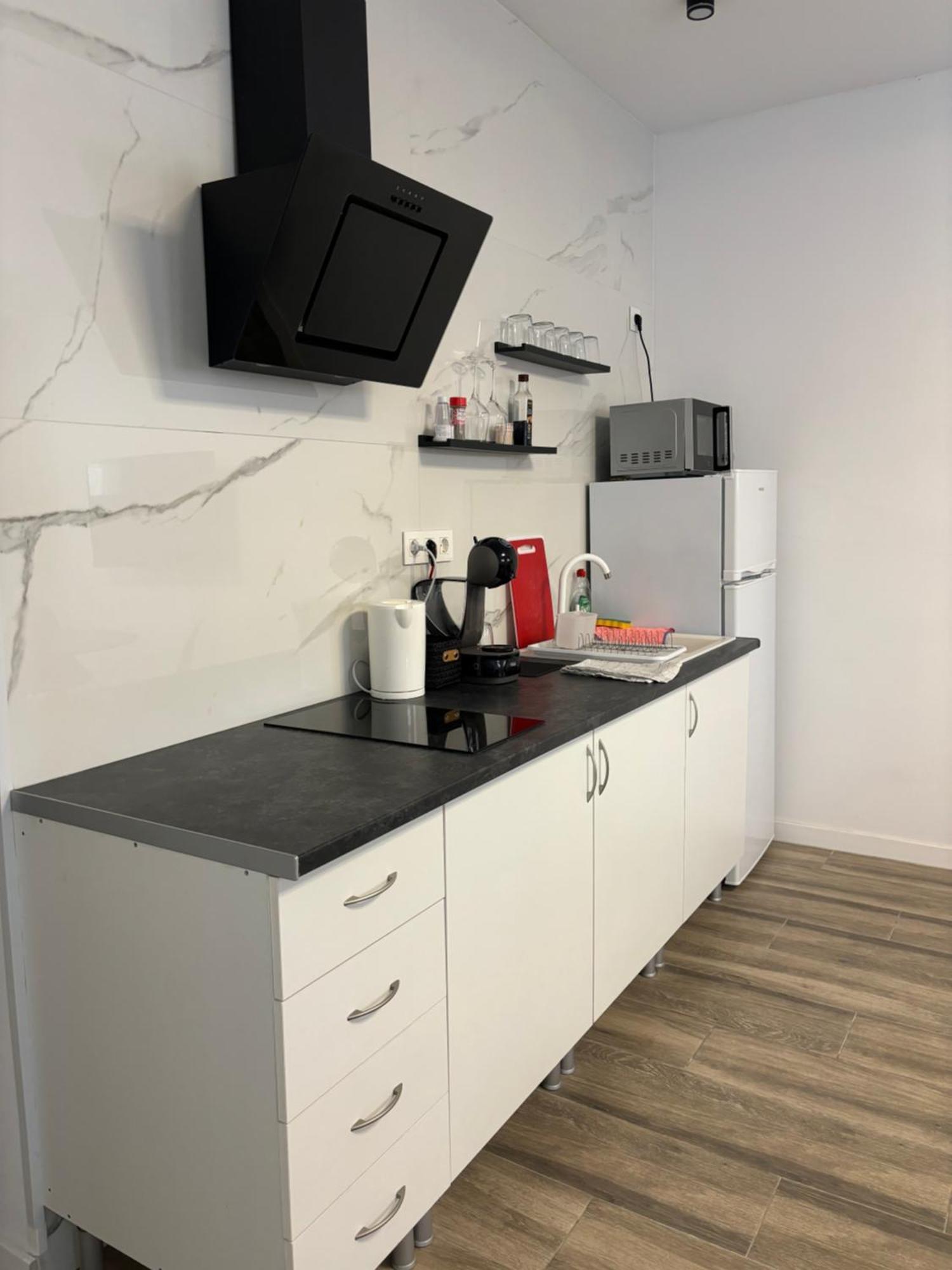 Apartamento Blanco Y Negro En El Centro Alicante Exteriör bild