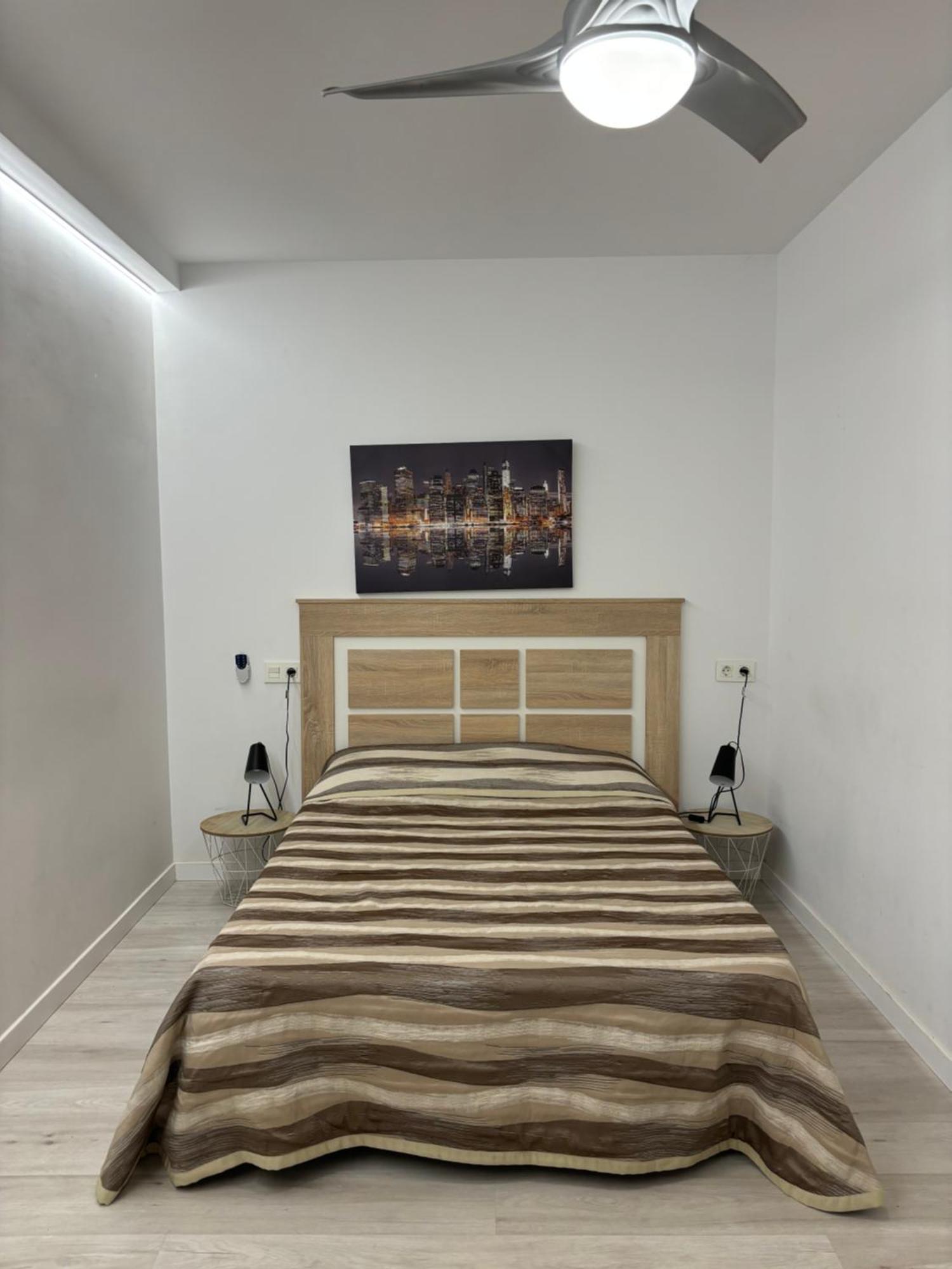 Apartamento Blanco Y Negro En El Centro Alicante Exteriör bild