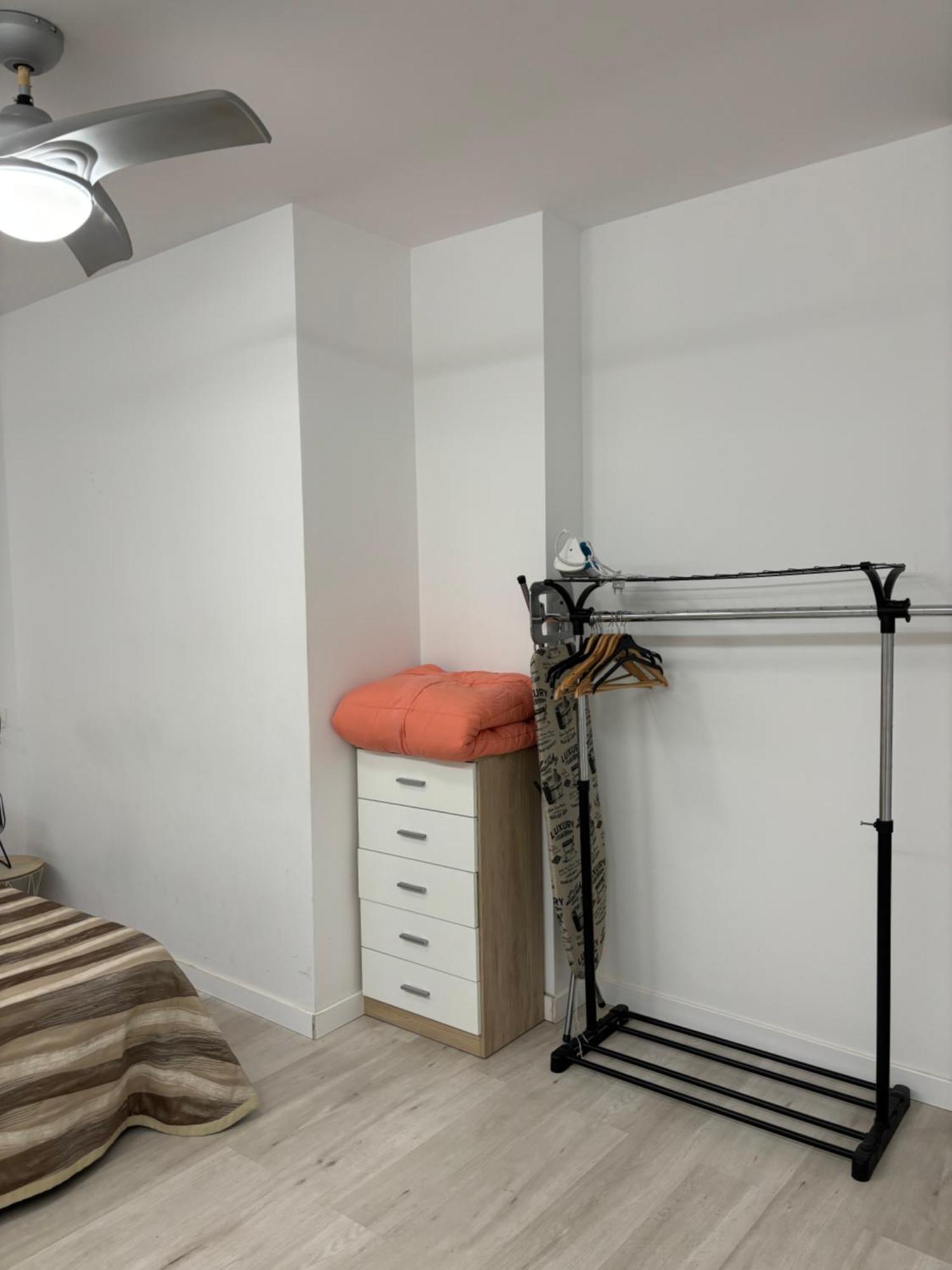 Apartamento Blanco Y Negro En El Centro Alicante Exteriör bild