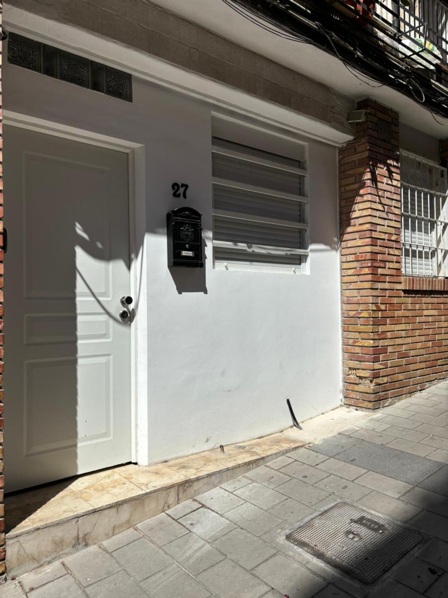 Apartamento Blanco Y Negro En El Centro Alicante Exteriör bild
